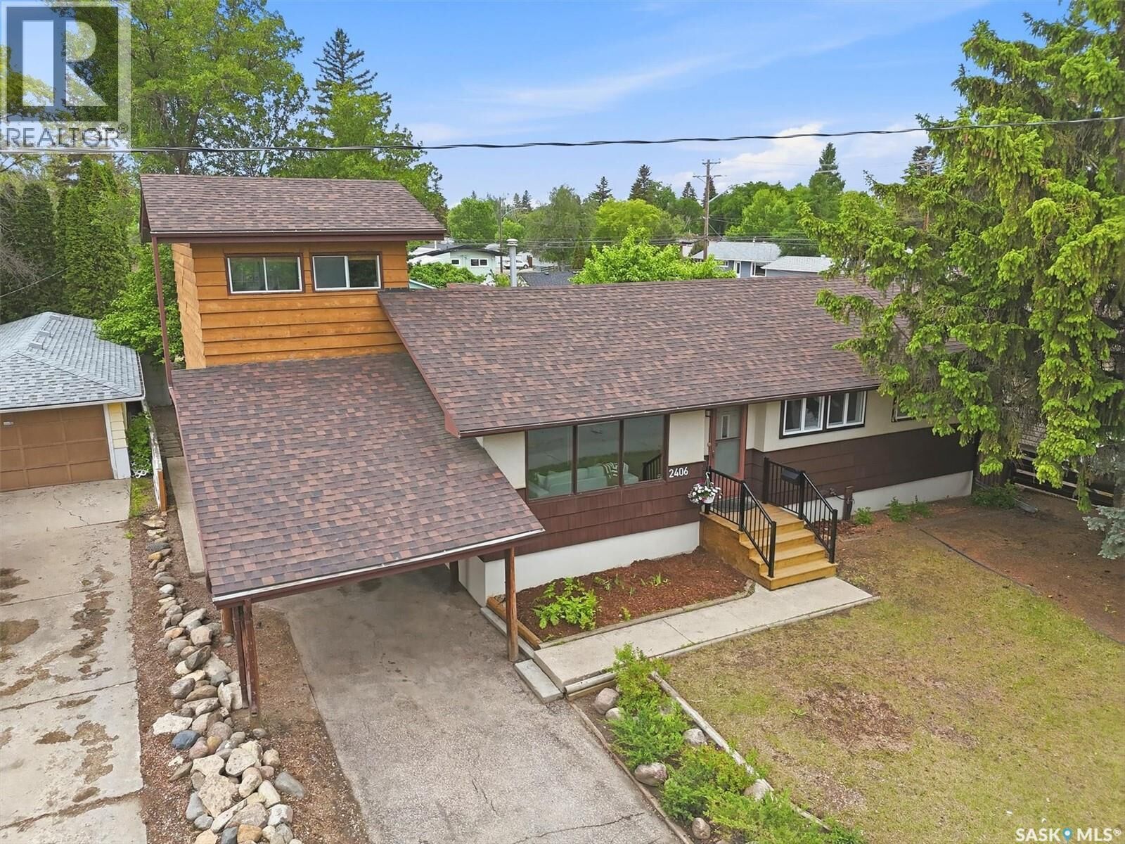 Property Photo:  2406 Clarence Avenue S  SK S7J 1M1 