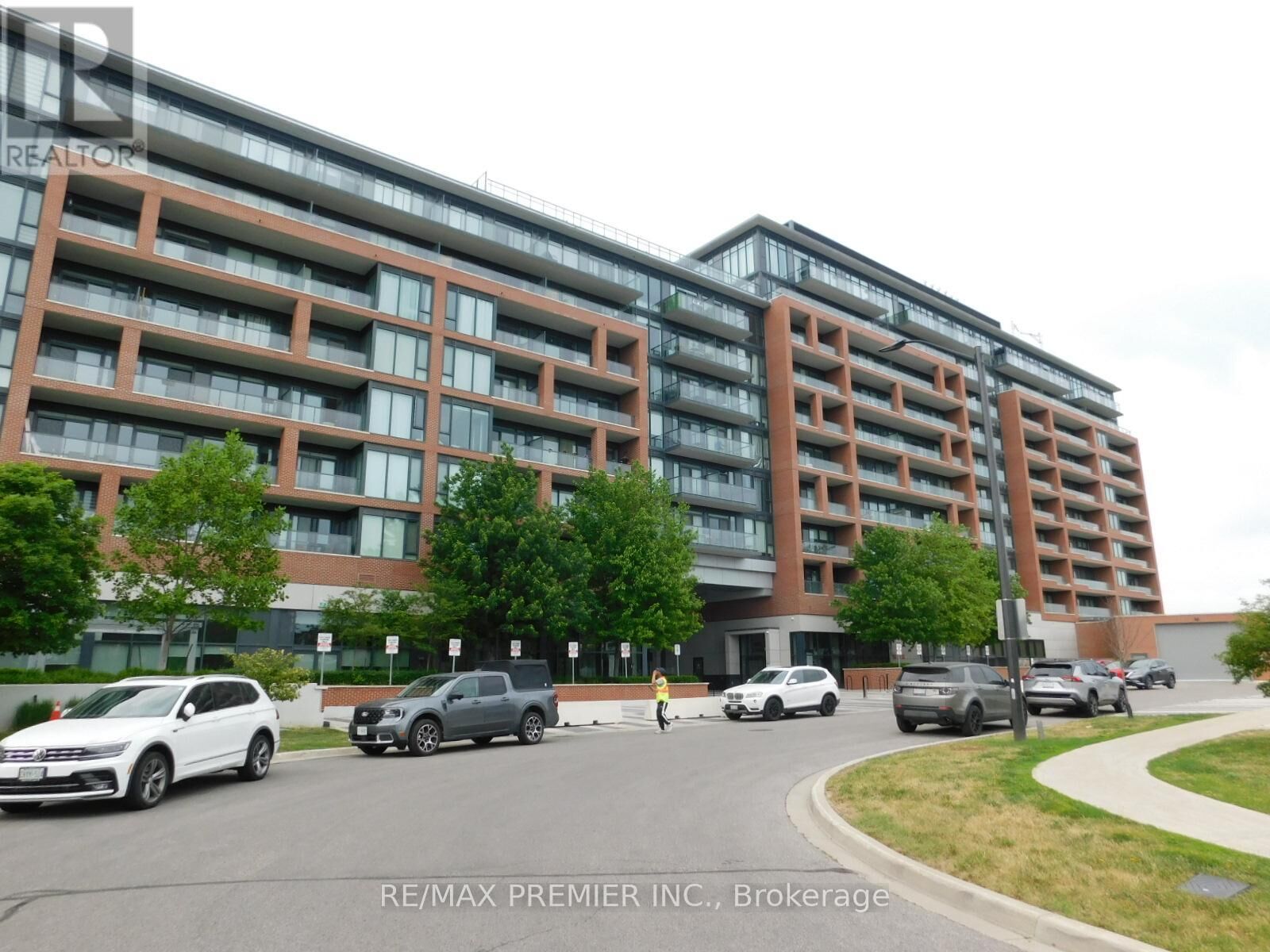 Property Photo: 99 Eagle Rock Way 312 ON L6A 5A7