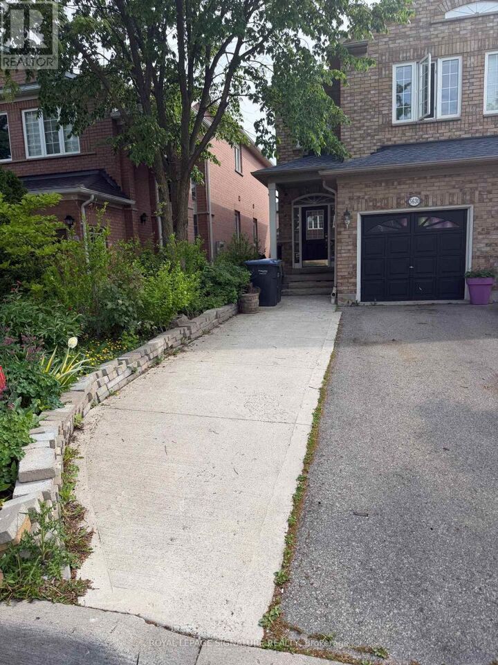 Property Photo:  5630 Longboat Avenue  ON L5M 7E8 