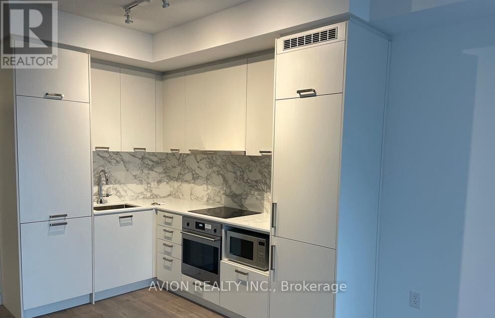 Property Photo:  10 Honeycrisp Crescent 1615  ON L4K 0M7 