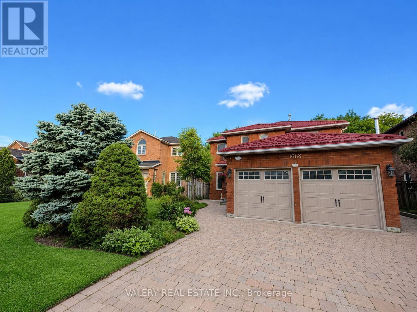 Property Photo:  1683 Moongate Crescent Lower  ON L5M 4T2 
