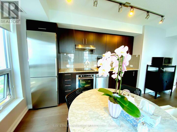 Property Photo:  255 Village Green Square 2203  ON M1S 0L7 