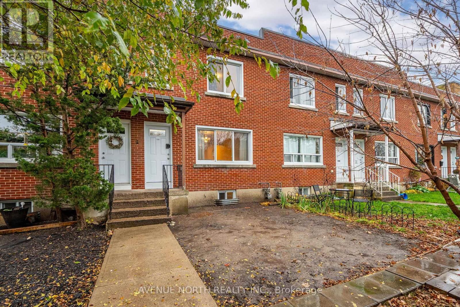Property Photo:  1202 Summerville Avenue  ON K1Z 8G4 