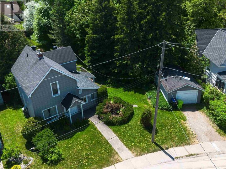 Photo de la propriété:  135 Salisbury Ave  ON P6B 1M3 