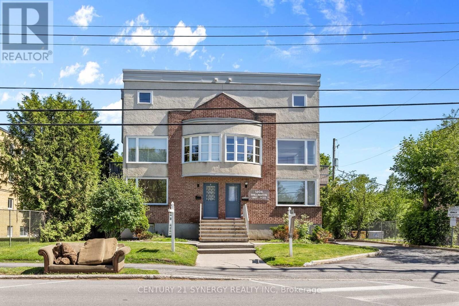 Property Photo: 1204 Shillington Avenue 8 ON K1Z 7Z4