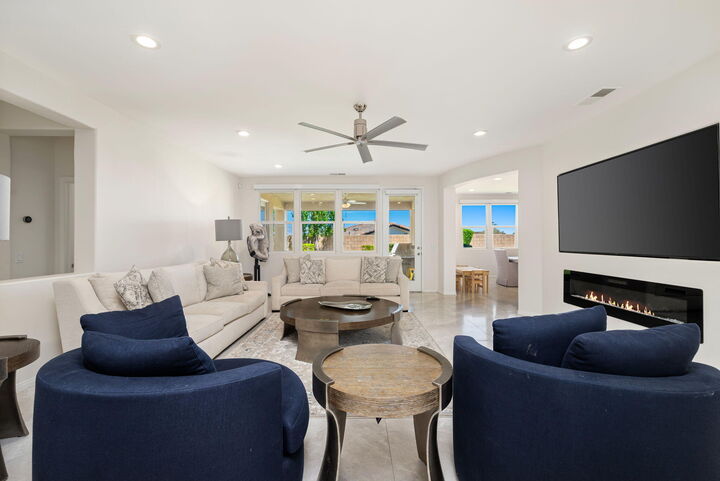 Property Photo:  41372 Gaslight Avenue  CA 92203 