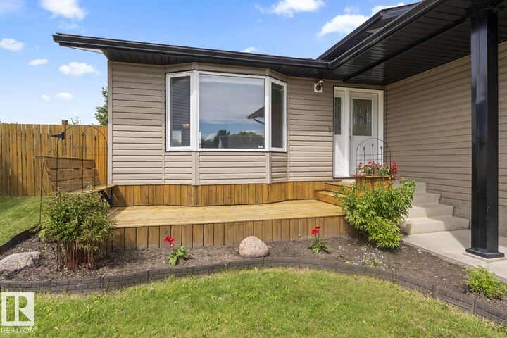 Property Photo:  3814 54 Avenue  AB T9M 2B1 