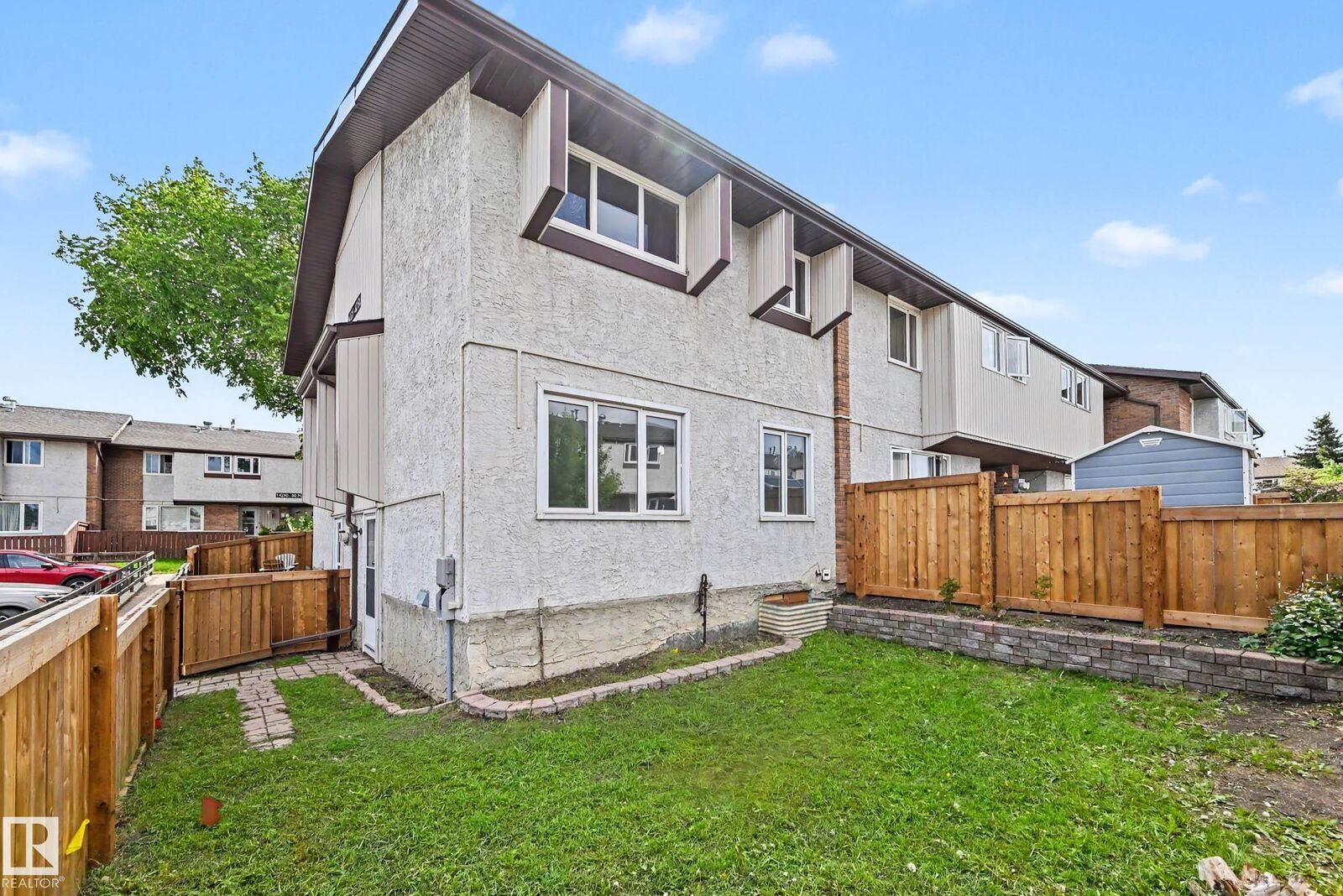 Property Photo: 14225 82 Street NW 8 AB T5E 2V7