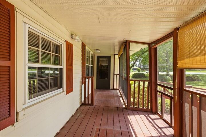 Property Photo:  425 Brandywine Court  GA 30004 