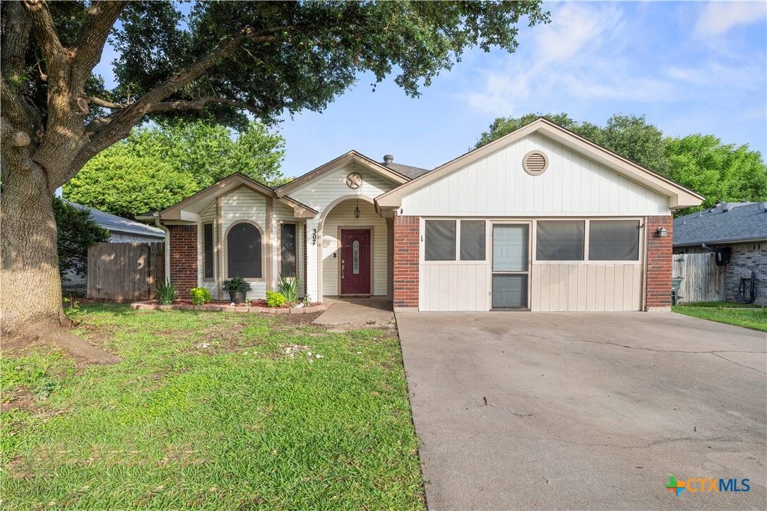 Property Photo: 307 Wagontrain Circle TX 76522
