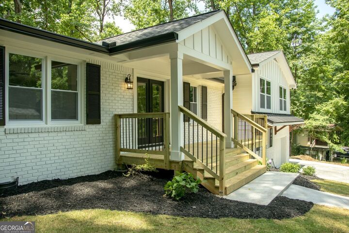 Property Photo: 5545 Crestview Drive GA 30102