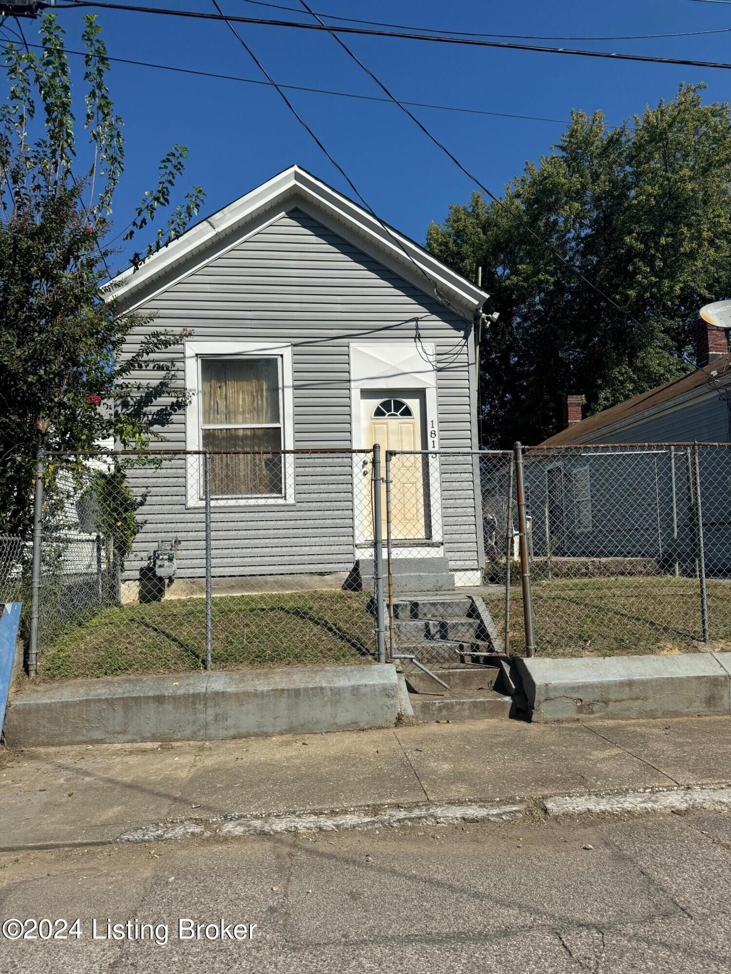 Property Photo: 1813 Owen St KY 40203
