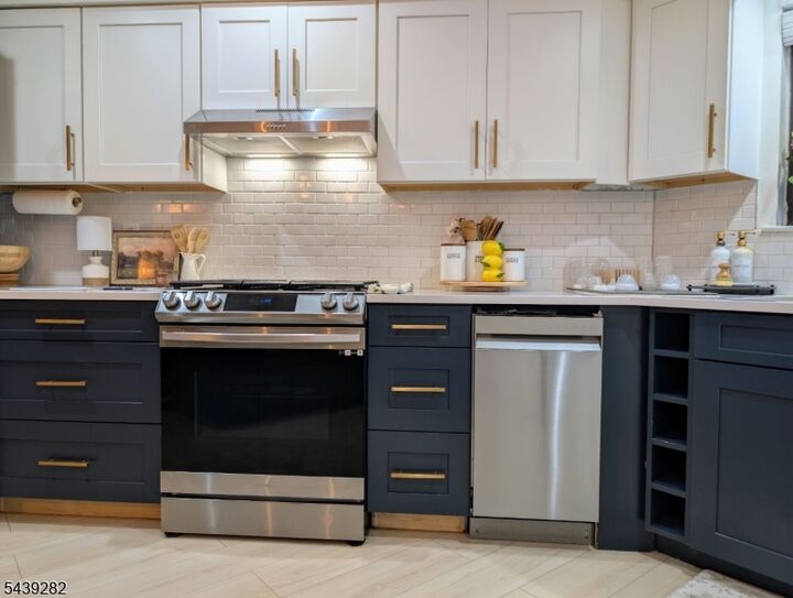 Property Photo:  20 Quincy Ln C  NJ 07480 