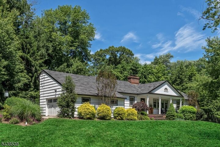 Property Photo:  611 Wishing Well Rd  NJ 07481 