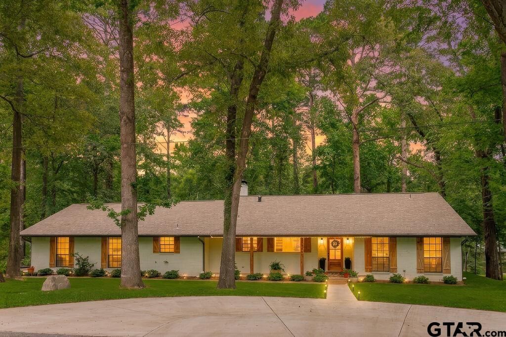 Property Photo: 1445 Lakeshore TX 75771