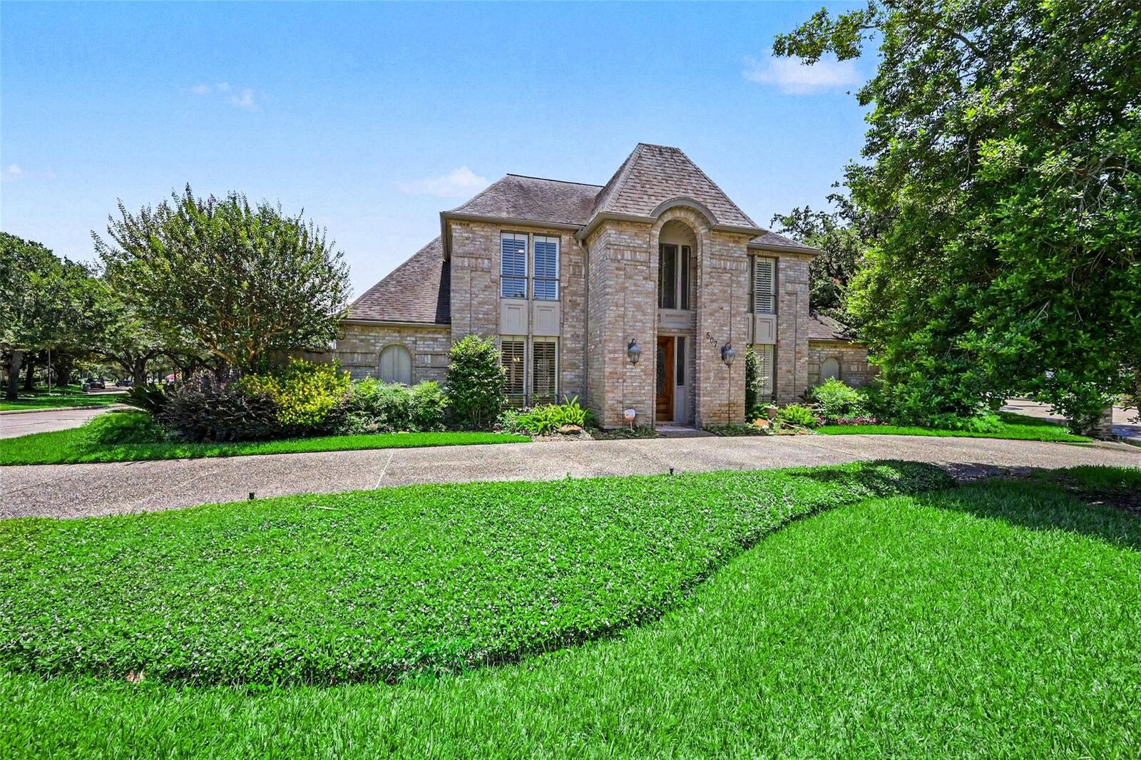 Property Photo:  507 Commodore Way  TX 77079 