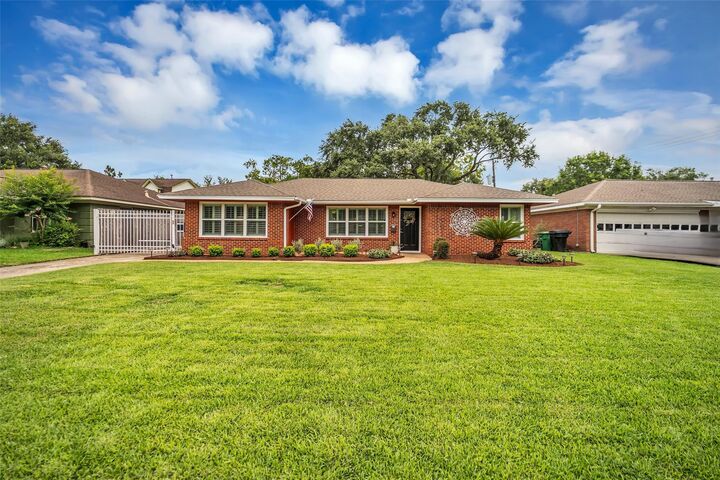Property Photo: 4706 Tonawanda Drive TX 77035