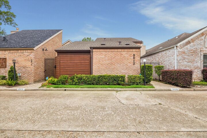 Property Photo:  9612 Bayou Brook Street  TX 77063 