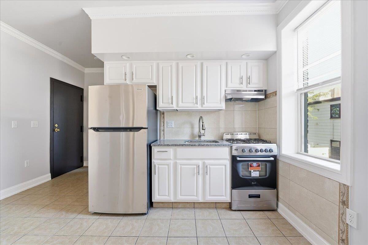 Property Photo:  3-5 Potter Pl 5B  NJ 07086 
