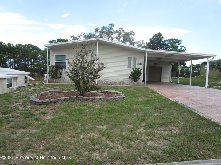 Property Photo: 7613 Moriah Avenue 6 FL 34613