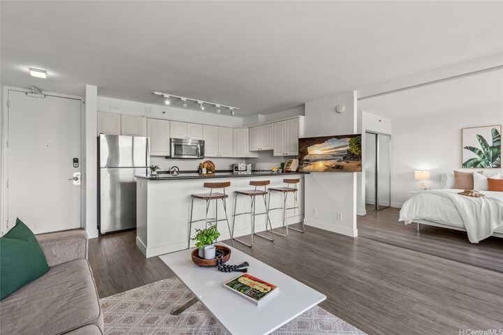 Property Photo:  201 Ohua Avenue 3205  HI 96815 