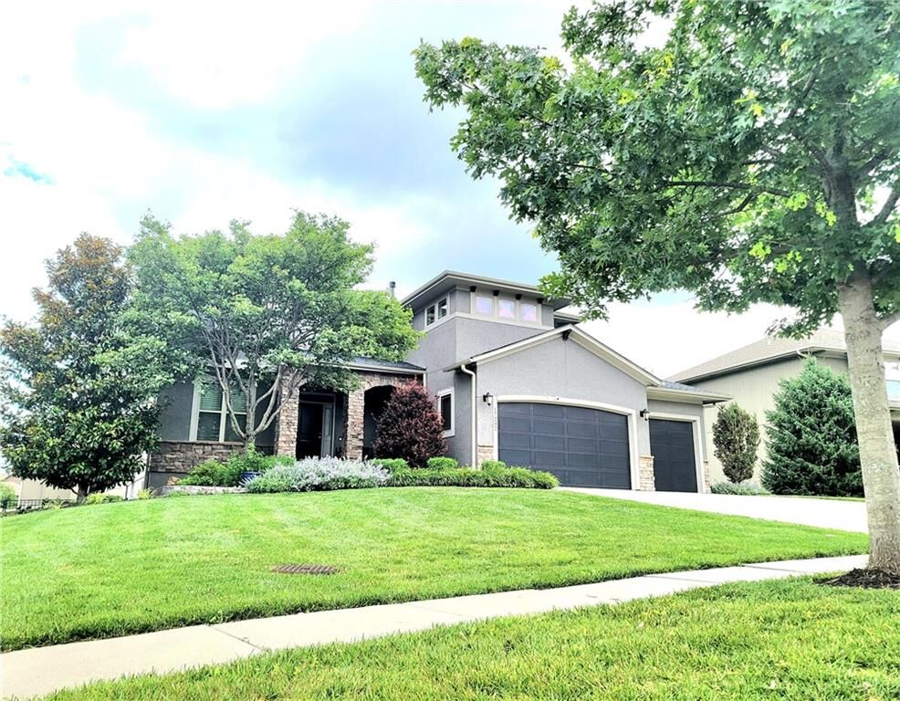 Property Photo: 17232 W 198th Street KS 66083