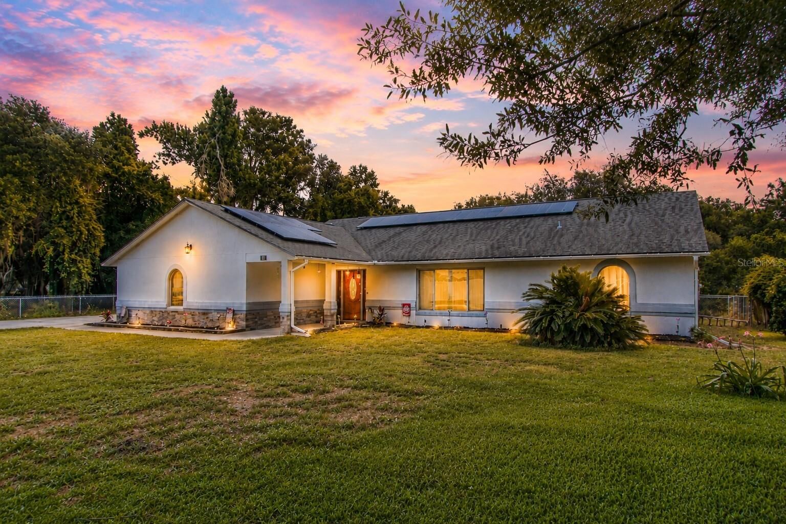 Property Photo: 18 Weston Road FL 34748