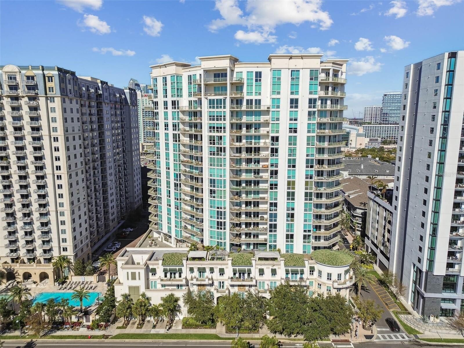 Property Photo:  450 Knights Run Avenue 1501  FL 33602 