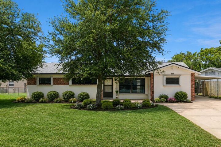 Property Photo: 600 Truesdell Avenue FL 32701