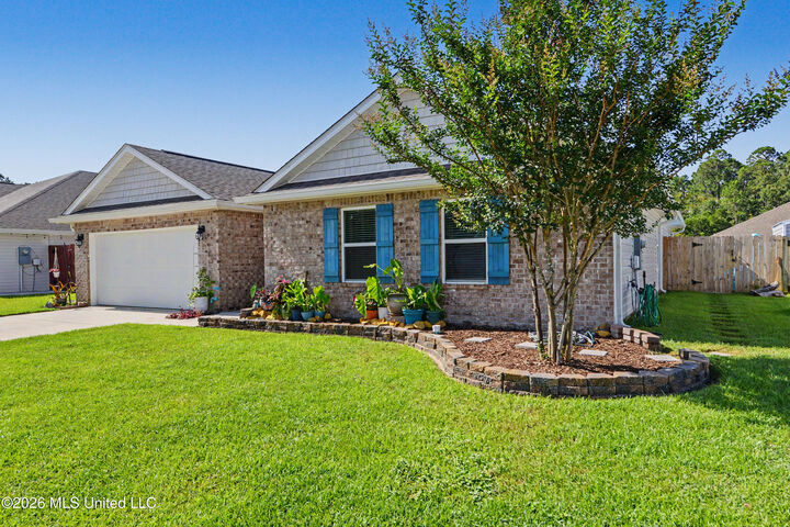 Property Photo:  405 E Petunia Drive  MS 39560 