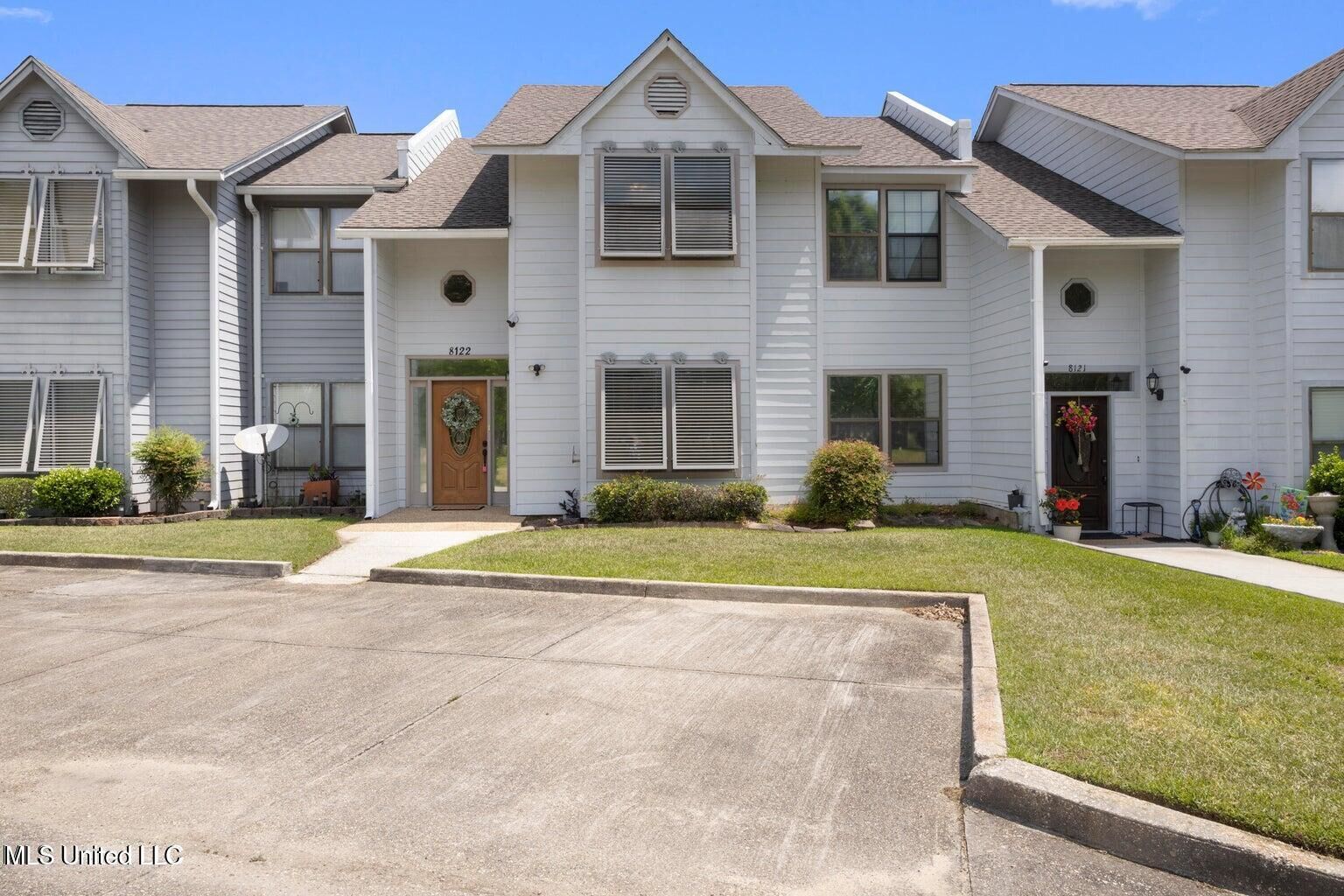 Property Photo:  8122 Fairway Villa Drive  MS 39553 