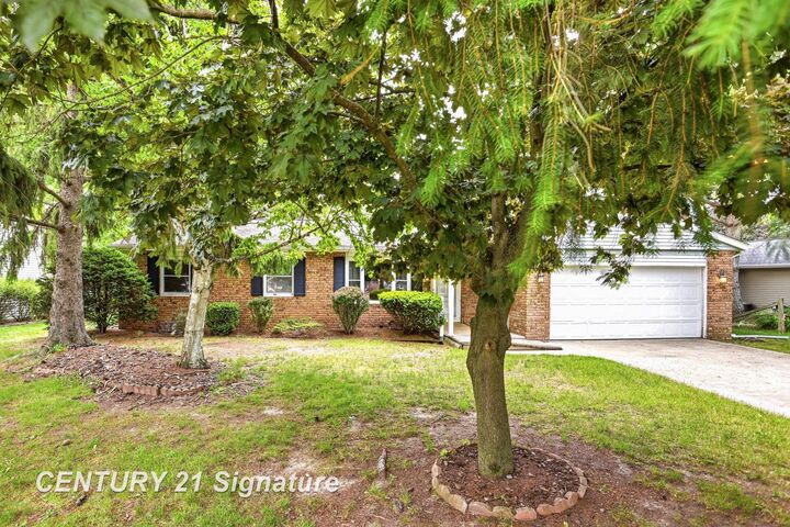 Property Photo:  2380 E Gatesboro Drive  MI 48603 