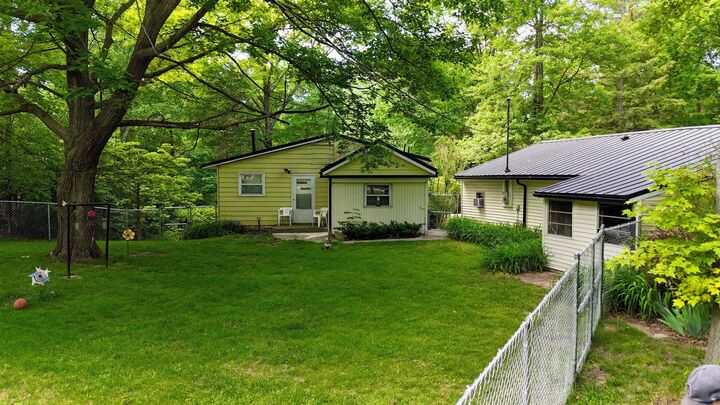 Property Photo:  836 Poquonnock Drive  MI 48628 