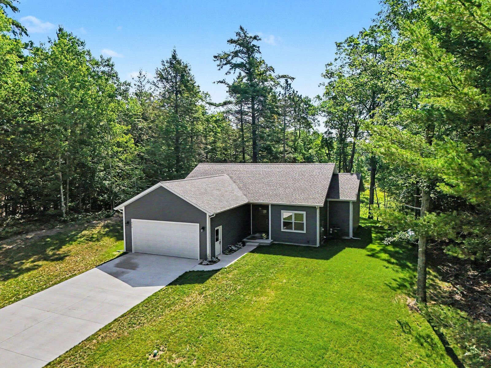 Property Photo: 4410 N Pine Avenue MI 49436
