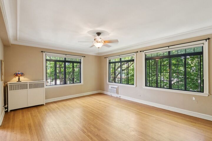 Property Photo: 724 Noyes Street F2 IL 60201