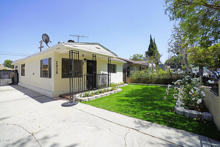 Property Photo: 2938 Warwick Avenue CA 90032