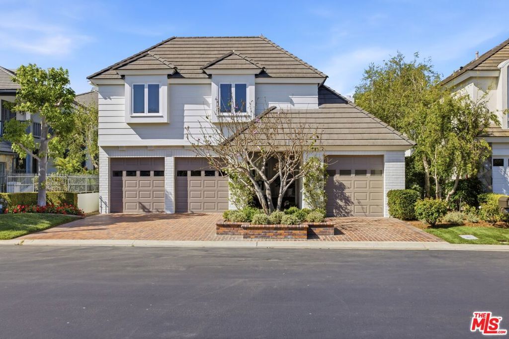 Property Photo:  19382 Woodlands Drive  CA 92648 