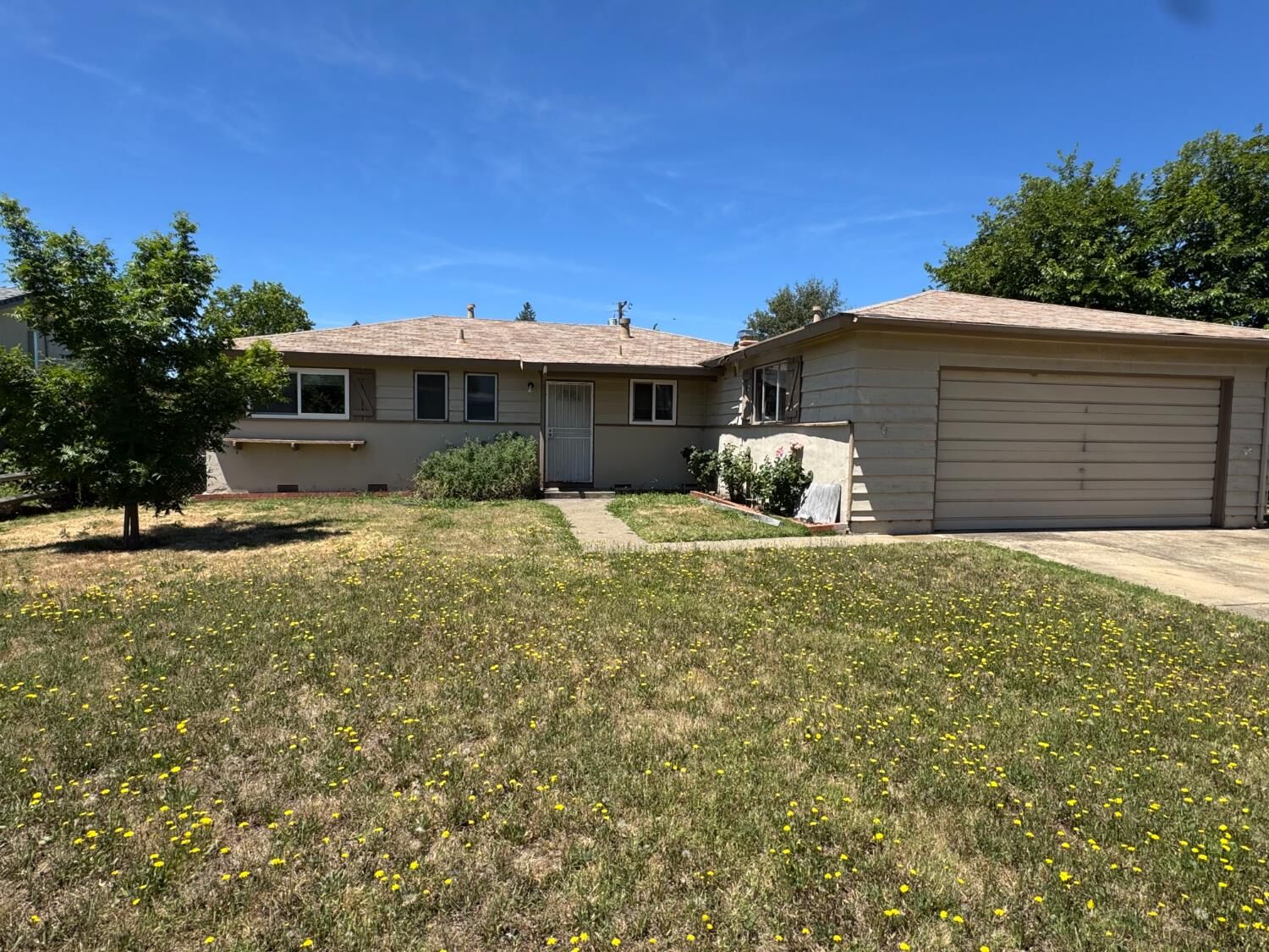 Property Photo: 118 Henderson Way CA 95630