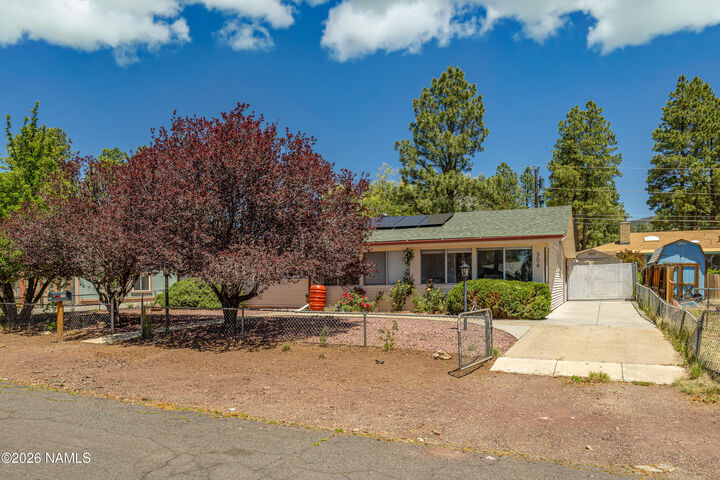 Property Photo:  304 W Pine Avenue  AZ 86001 