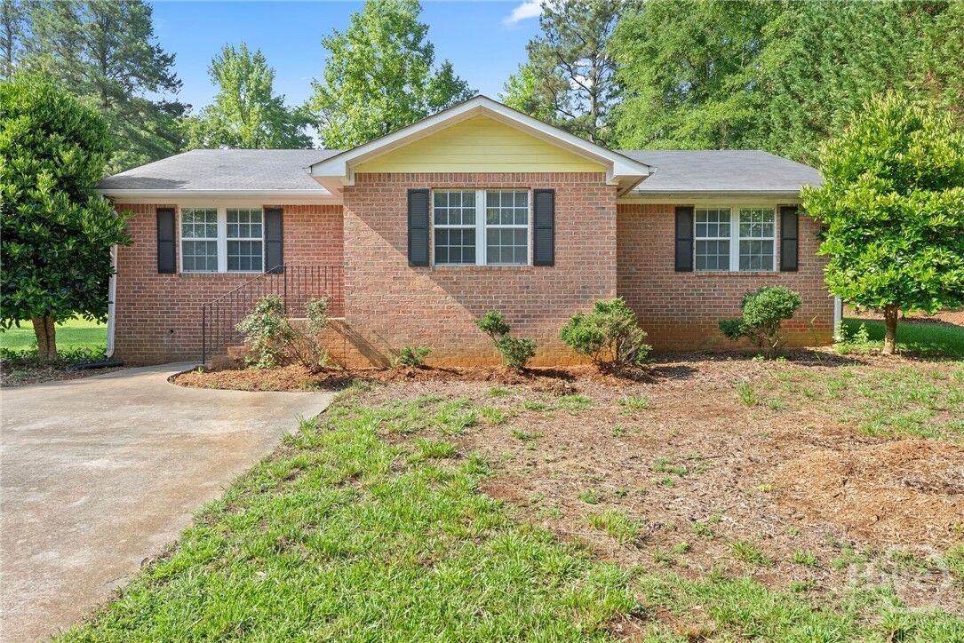 Property Photo: 175 Big Oak Circle GA 30605