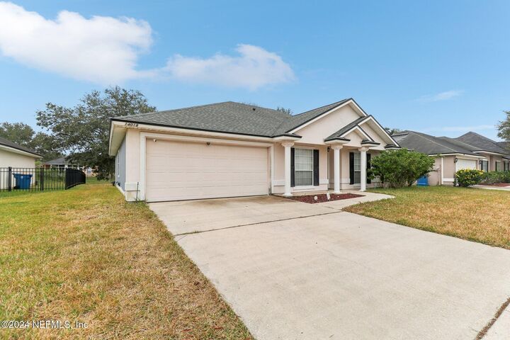 Property Photo: 14018 Fish Eagle Drive E FL 32226