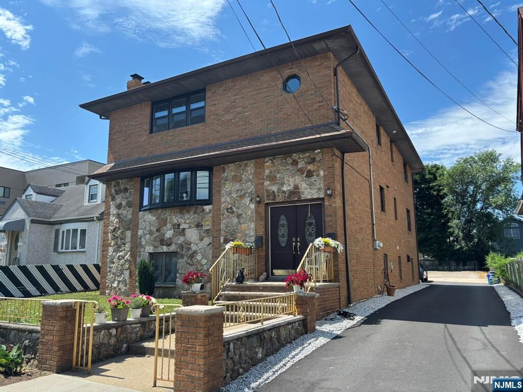 Property Photo:  260 Court Avenue  NJ 07071 