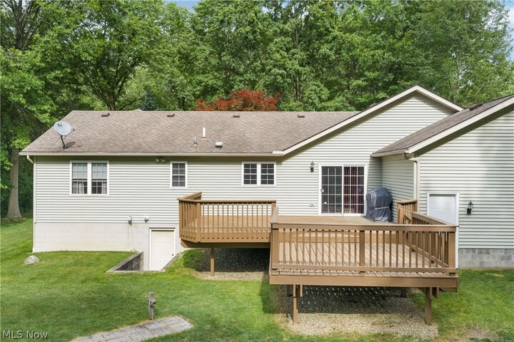 Property Photo:  1312 Evelyn Lane  OH 44306 