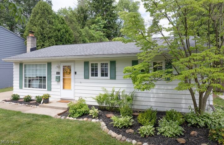 Property Photo: 1044 Ellsworth Drive OH 44313