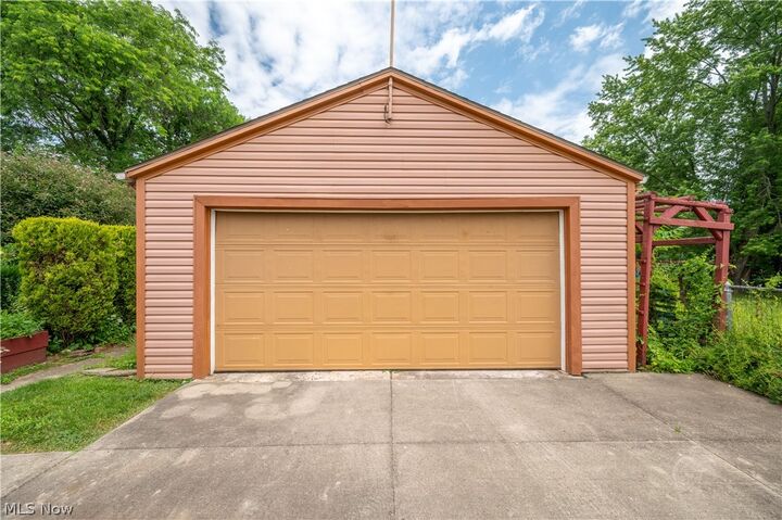 Property Photo: 364 Brookfield Avenue OH 44512