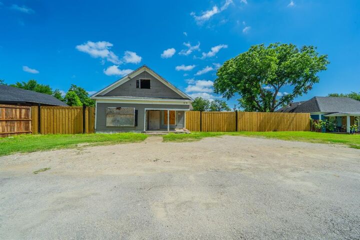 Property Photo: 122 W Grand Prairie Road TX 75051