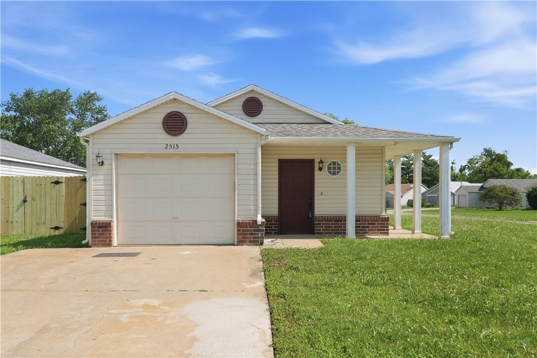 Property Photo: 2515 SE 4th Street AR 72712