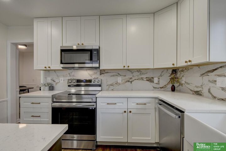 Property Photo:  2002 N 55 Street  NE 68104 
