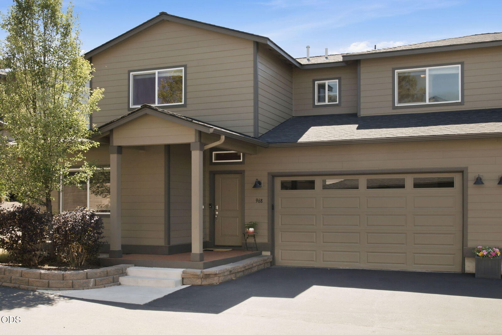 Property Photo:  968 NE Paula Drive  OR 97701 