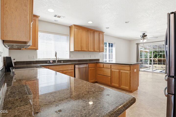 Property Photo:  1005 N 10th Street  OR 97502 
